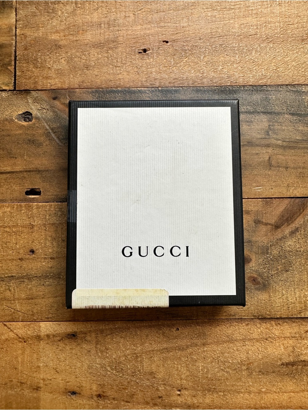 Gucci | Enamel Rainbow UFO Keyring with Skull in Gold - Picture 16 of 16